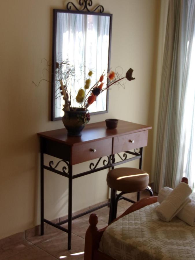 George'S Apartment อิปโซส ภายนอก รูปภาพ
