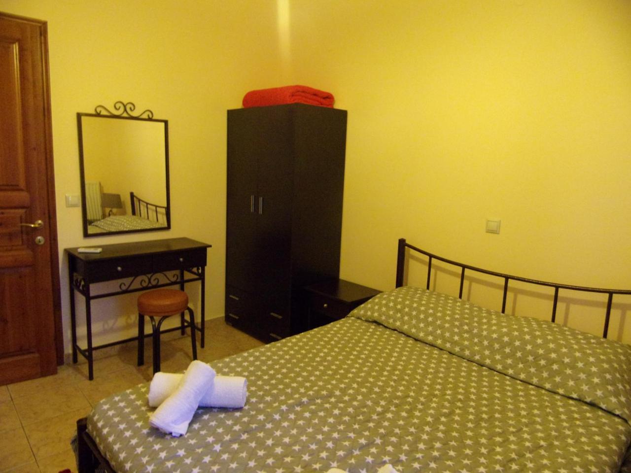George'S Apartment อิปโซส ภายนอก รูปภาพ